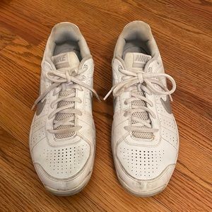 Used Women’s Tennis 🎾 Shoe - US size 10